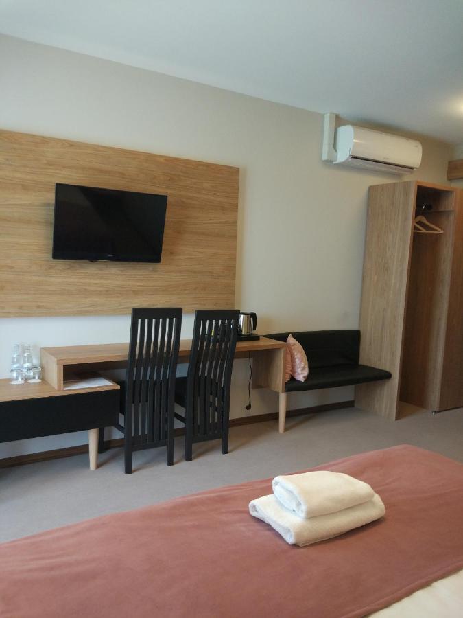Bulwary Biznes Bed & Breakfast เมียเลส ภายนอก รูปภาพ