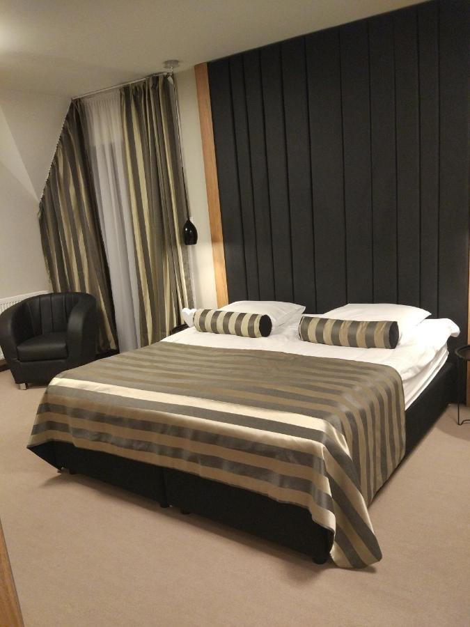 Bulwary Biznes Bed & Breakfast เมียเลส ภายนอก รูปภาพ
