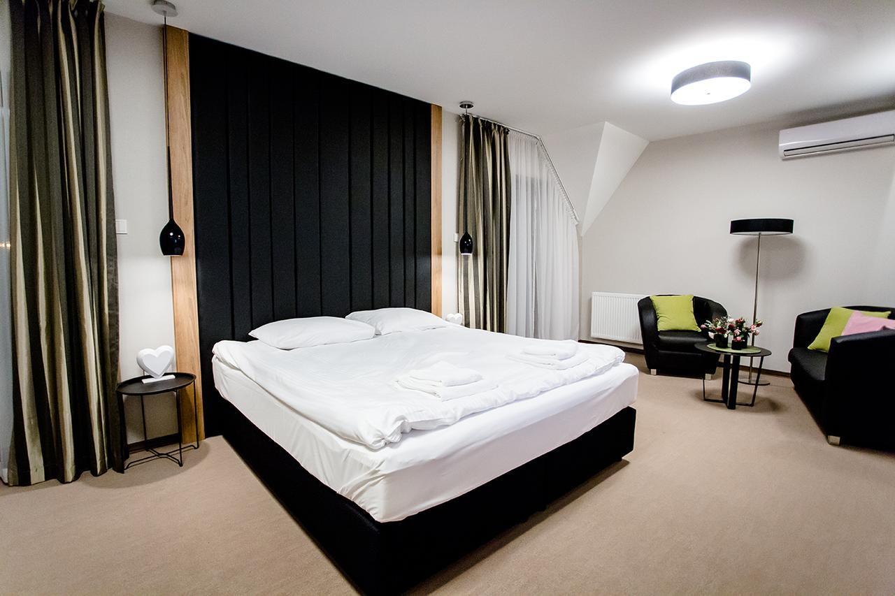 Bulwary Biznes Bed & Breakfast เมียเลส ภายนอก รูปภาพ